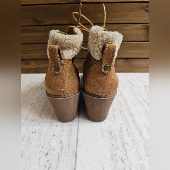 Woman’s suede Sherpa wedge boots size 8.5 - Picture 3 of 5